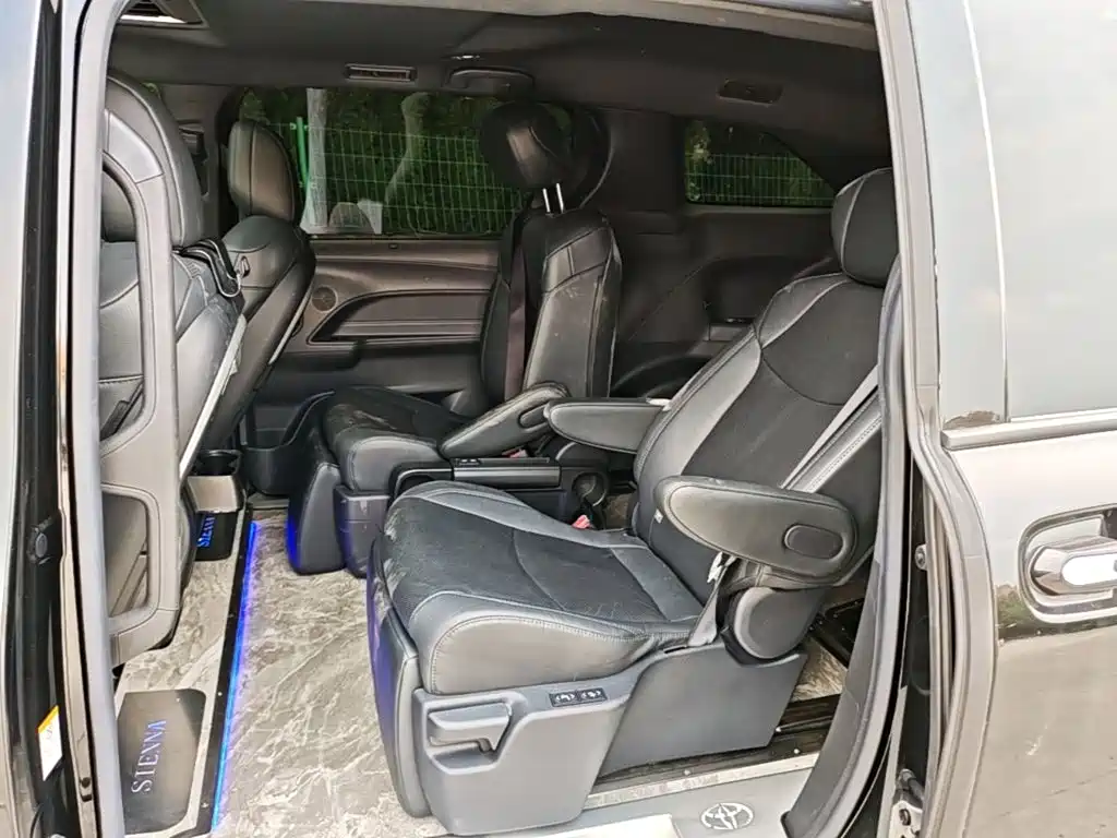 Toyota Sienna — миниатюра 17