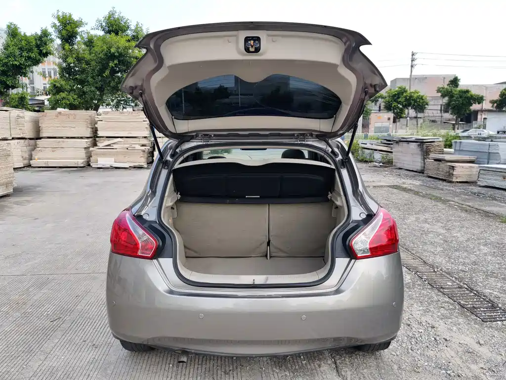 Nissan Tiida — миниатюра 20