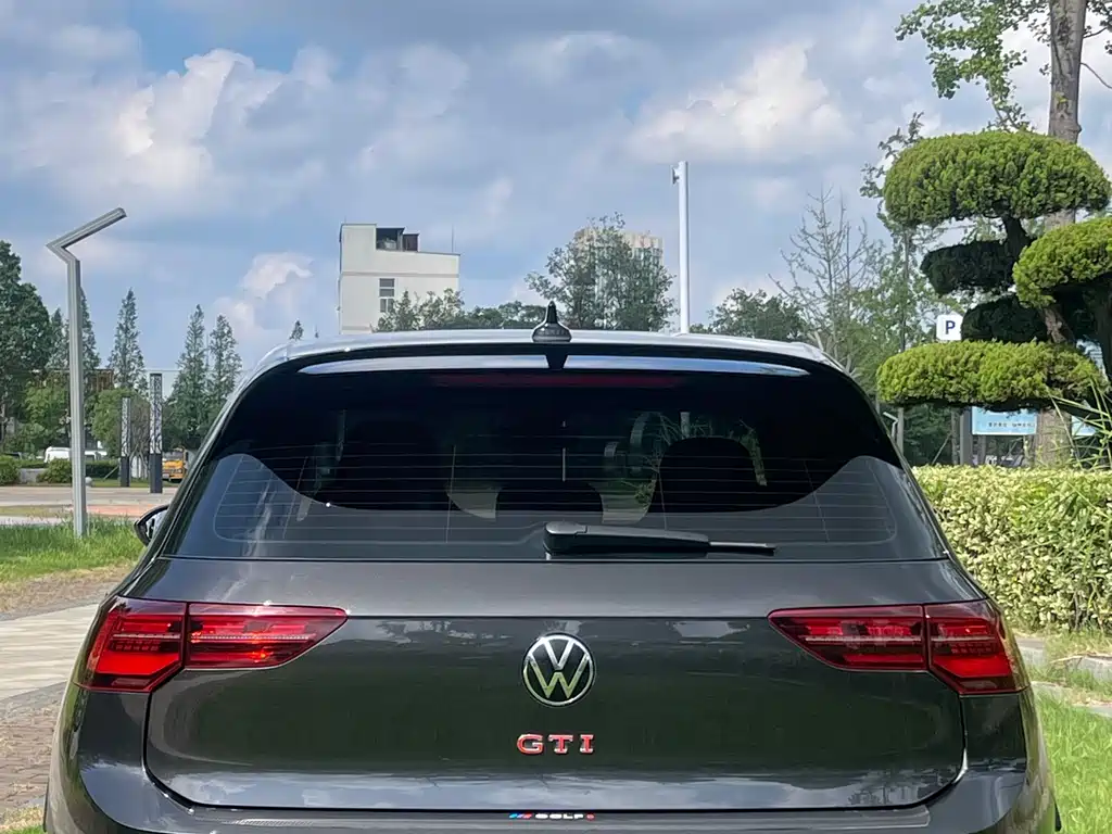 VOLKSWAGEN GOLF GTI
