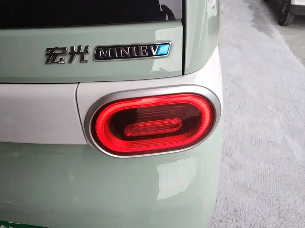 Wuling MINIEV — миниатюра 8