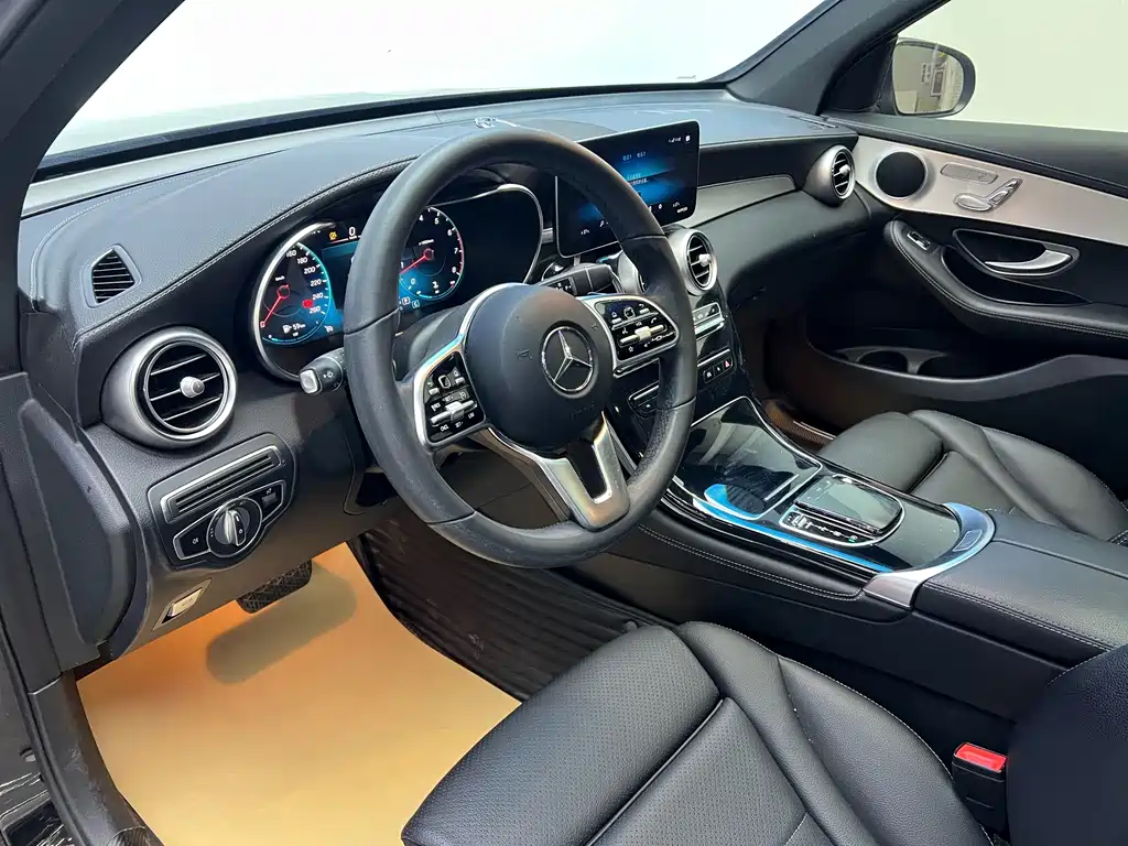 MERCEDES-BENZ GLC