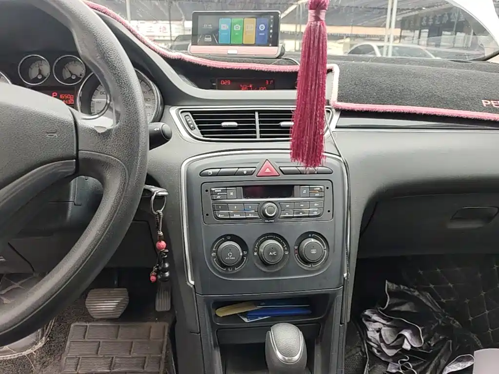 Peugeot 308 — миниатюра 13
