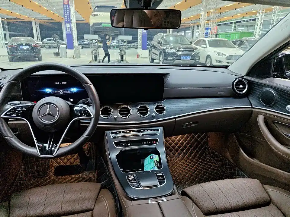 Mercedes-Benz E-Class — миниатюра 2