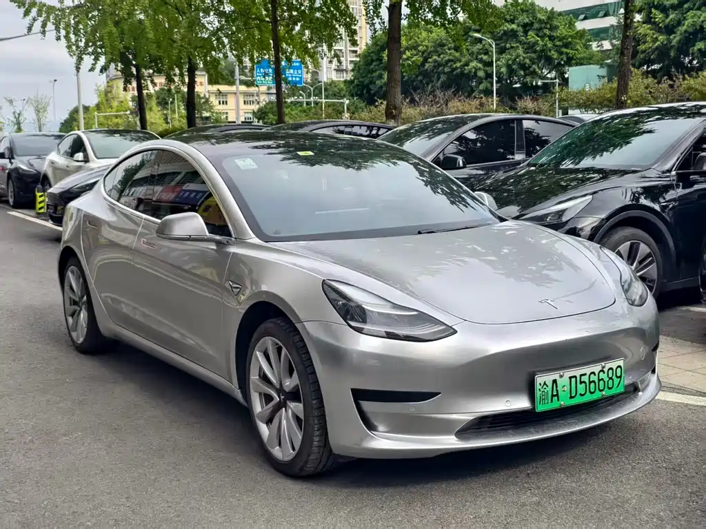Tesla Model 3 — миниатюра 3