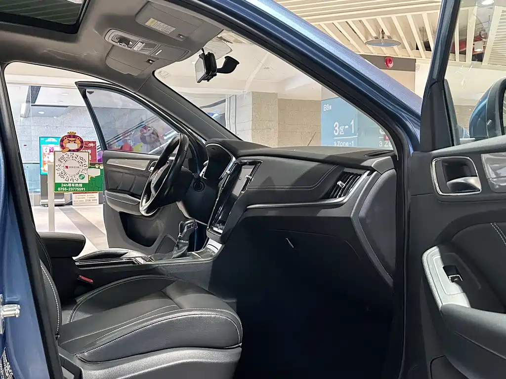 ROEWE RX5 NEW ENERGY