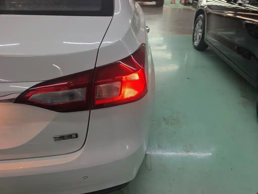 Roewe 360 — миниатюра 8