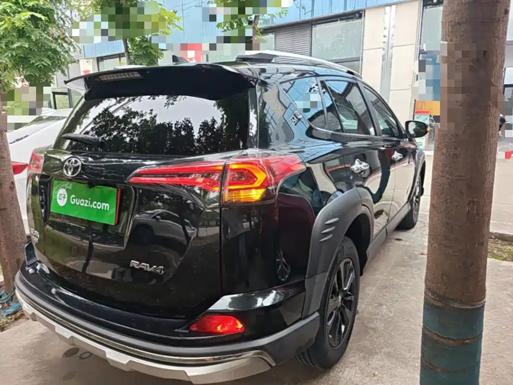 Toyota RAV4 — миниатюра 7