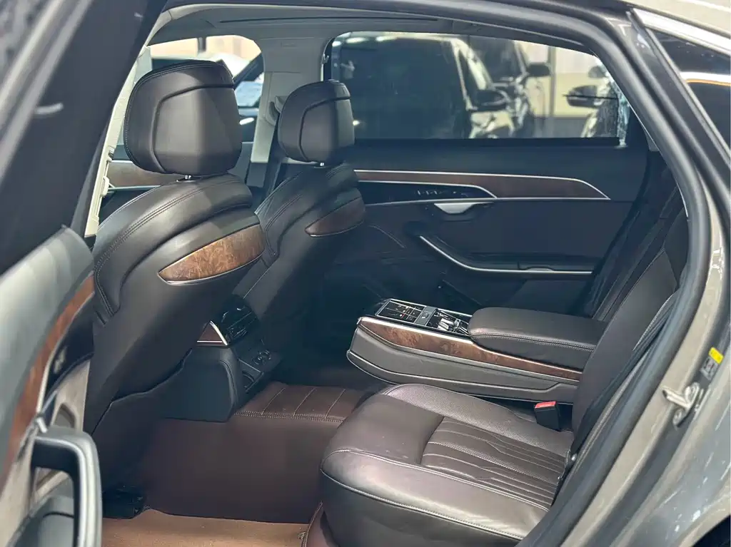 Audi A8 — миниатюра 5
