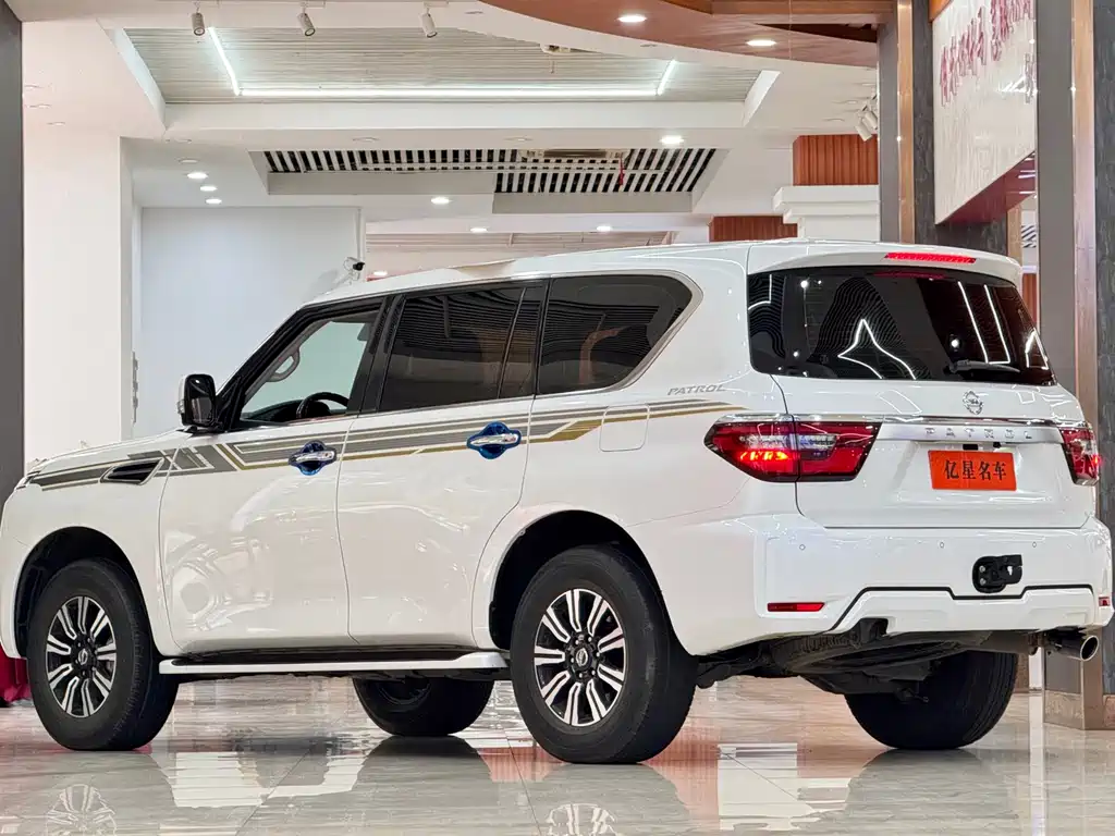 Nissan Patrol — миниатюра 4