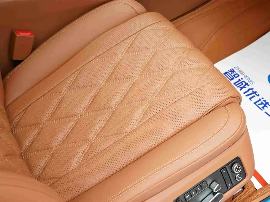 Bentley Flying Spur — миниатюра 23