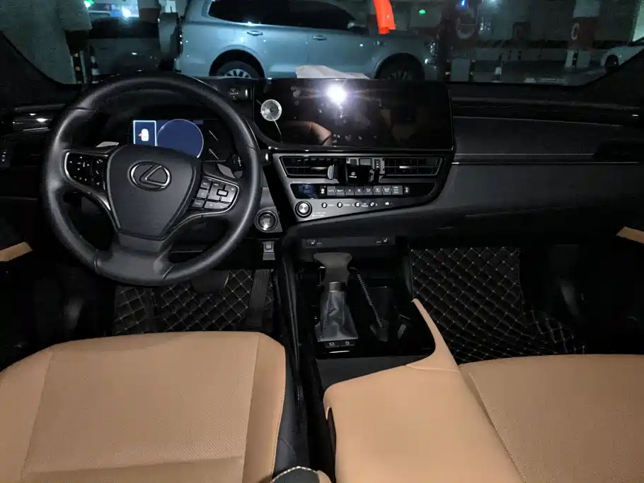 Lexus ES — миниатюра 12