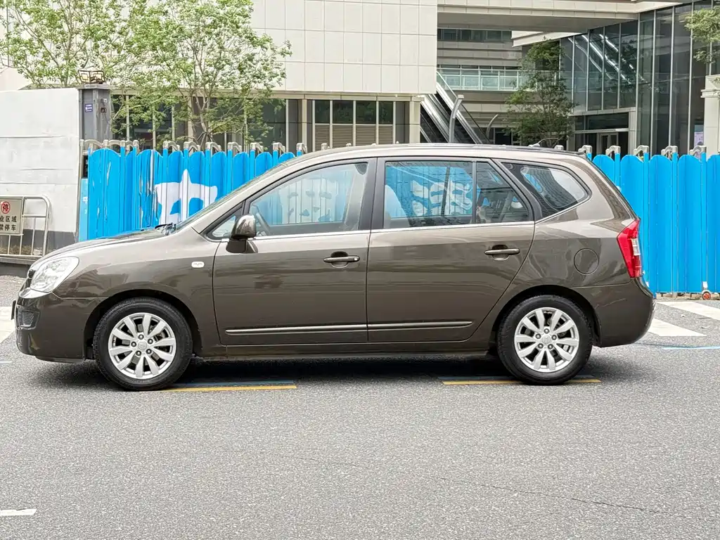 Kia Carens — миниатюра 9