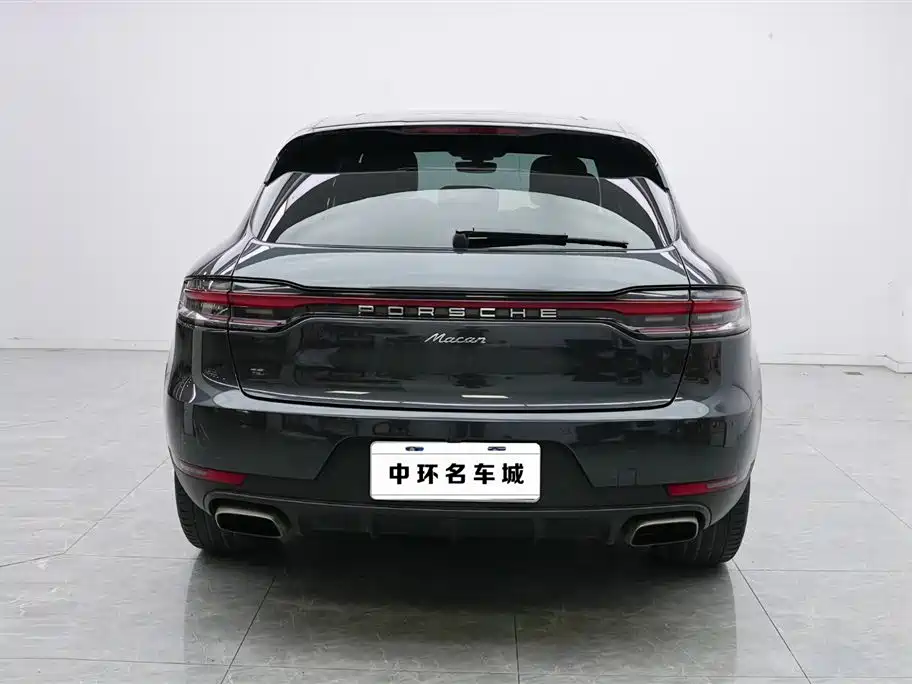 PORSCHE MACAN