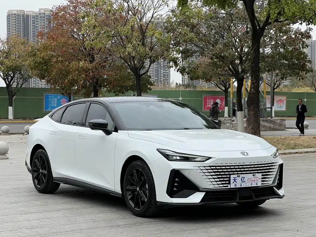 Changan UNI-V — миниатюра 3