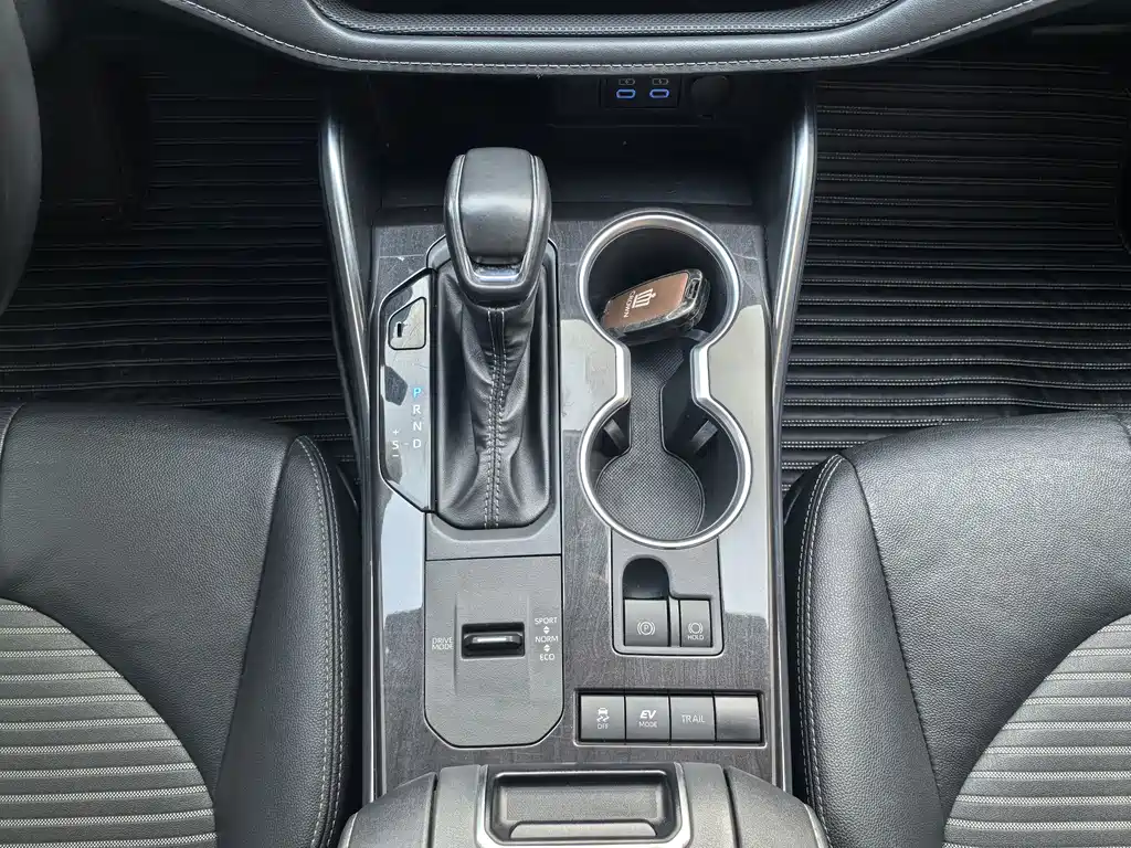 Toyota Crown Kluger — миниатюра 22