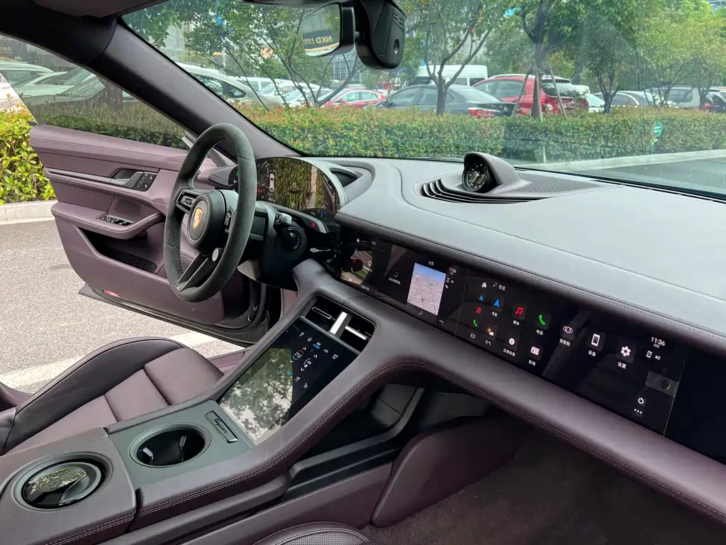 Porsche Taycan — миниатюра 6