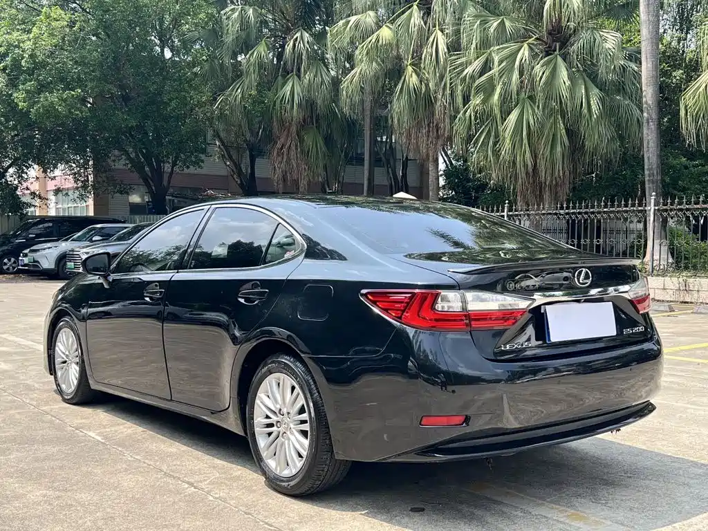 Lexus ES — миниатюра 9