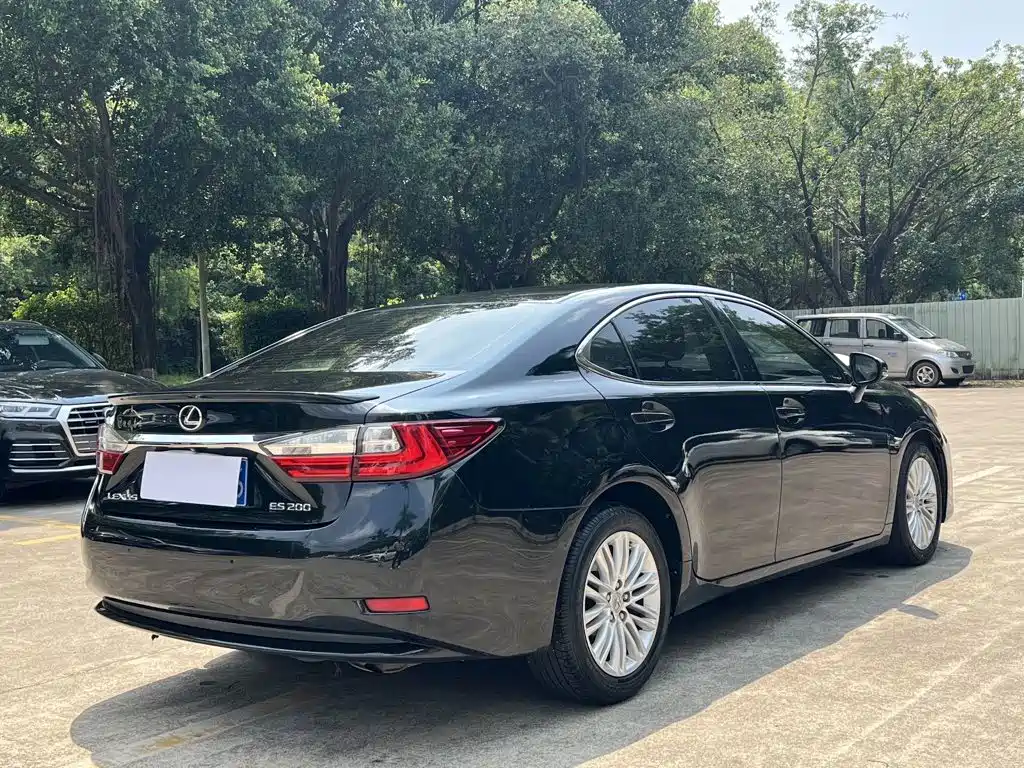 Lexus ES — миниатюра 7