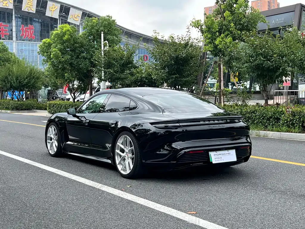 Porsche Taycan — миниатюра 11