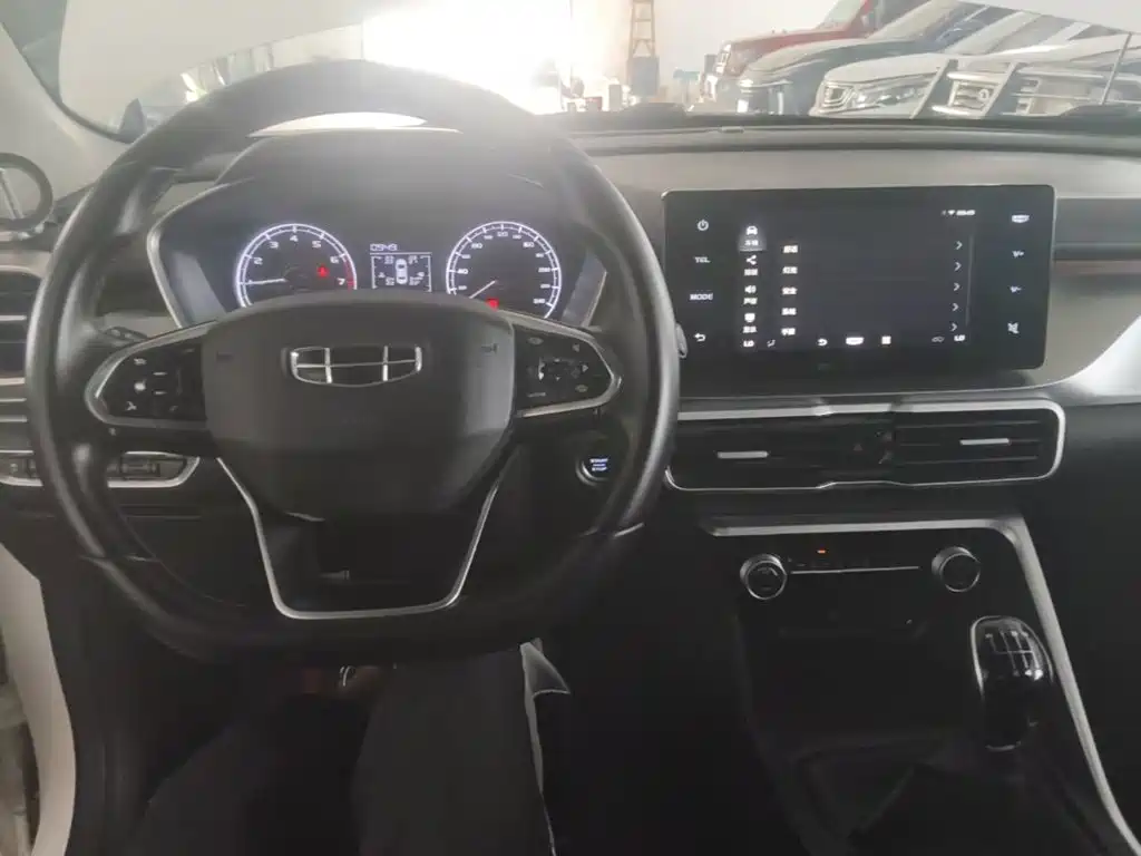Geely Binyue — миниатюра 10