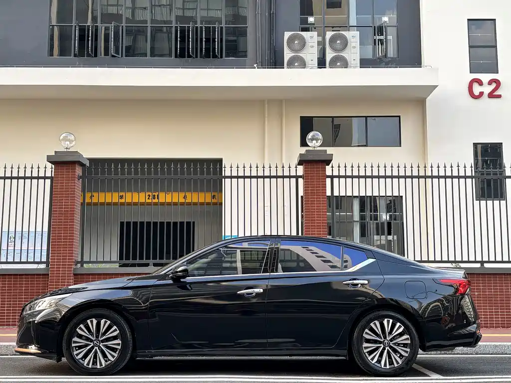 Nissan Teana — миниатюра 7