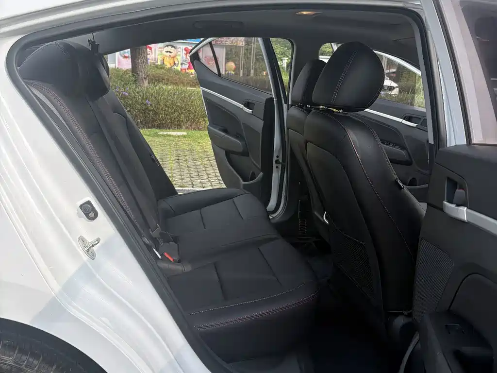 Hyundai Elantra — миниатюра 13