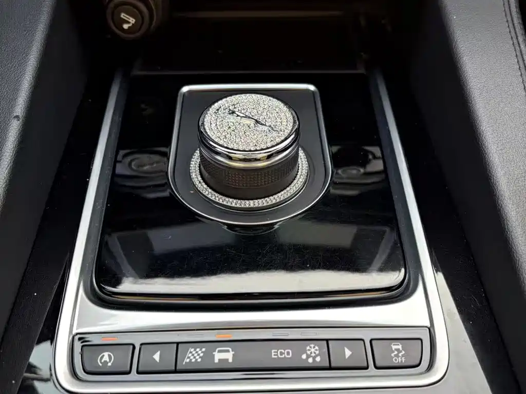 Jaguar F-PACE — миниатюра 10