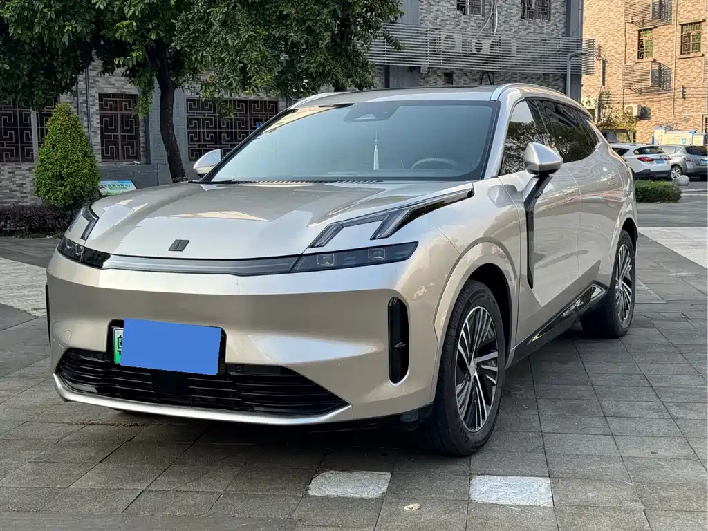 2025 Lynk & Co 08 - zdjęcie 1 z 9