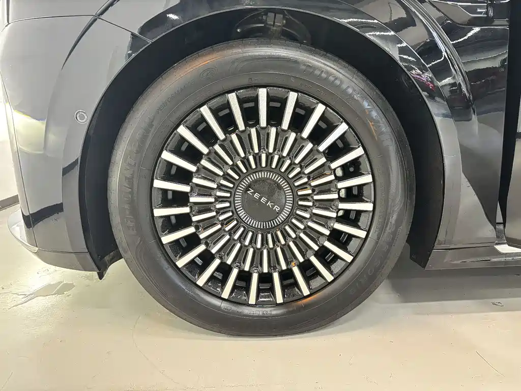 Zeekr 009 2024 мест 108kWh
