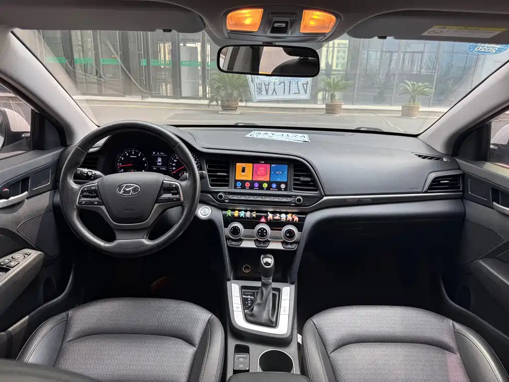 Hyundai Elantra — миниатюра 8