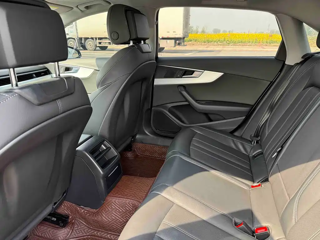 Audi A4L — миниатюра 5