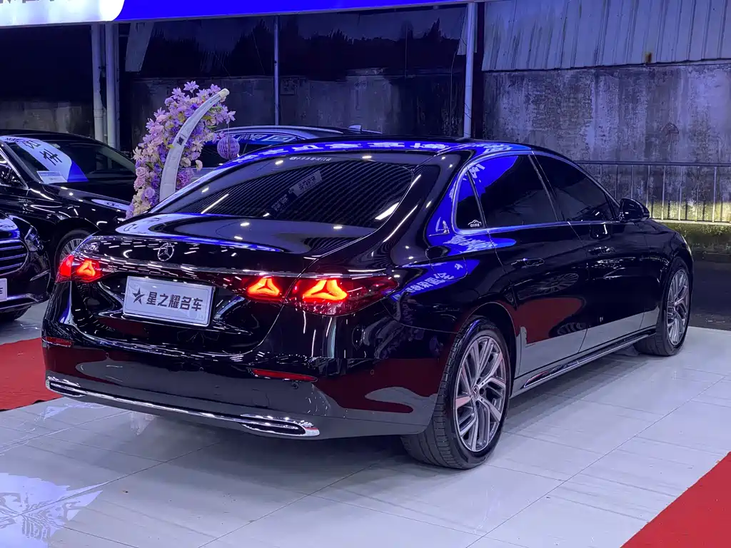 MERCEDES-BENZ E CLASS