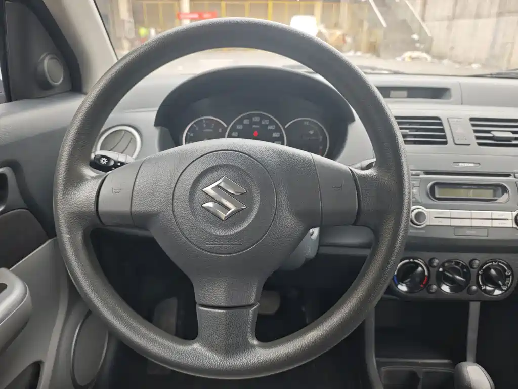 Suzuki Swift — миниатюра 8