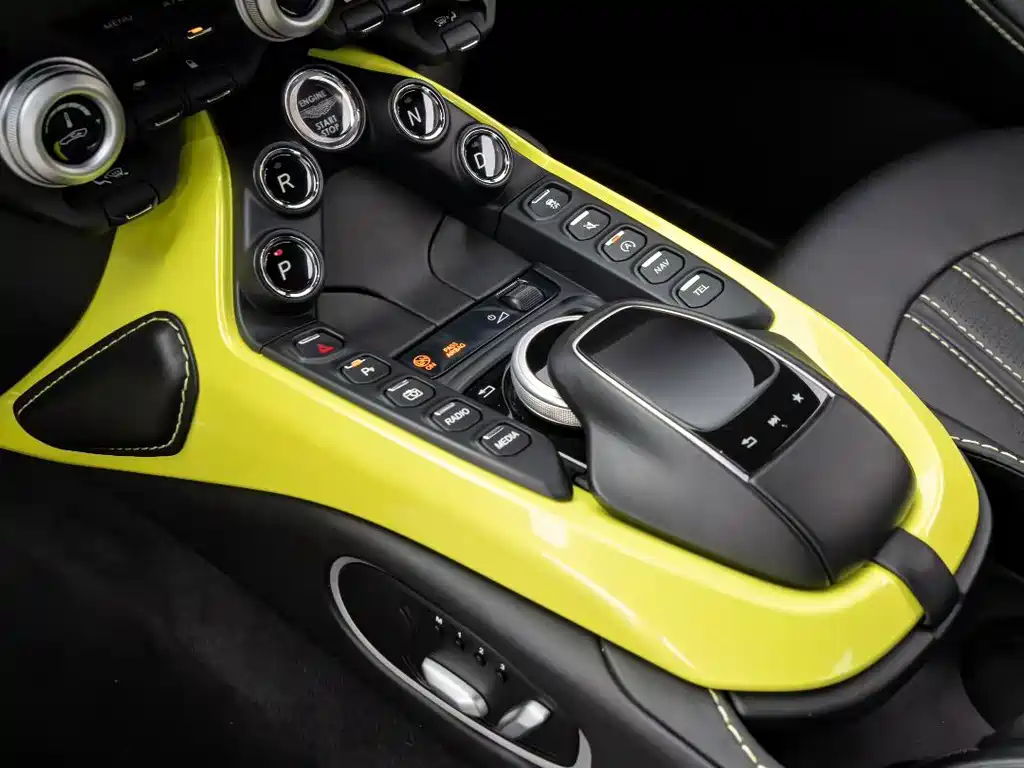 Aston Martin V8 Vantage — миниатюра 4