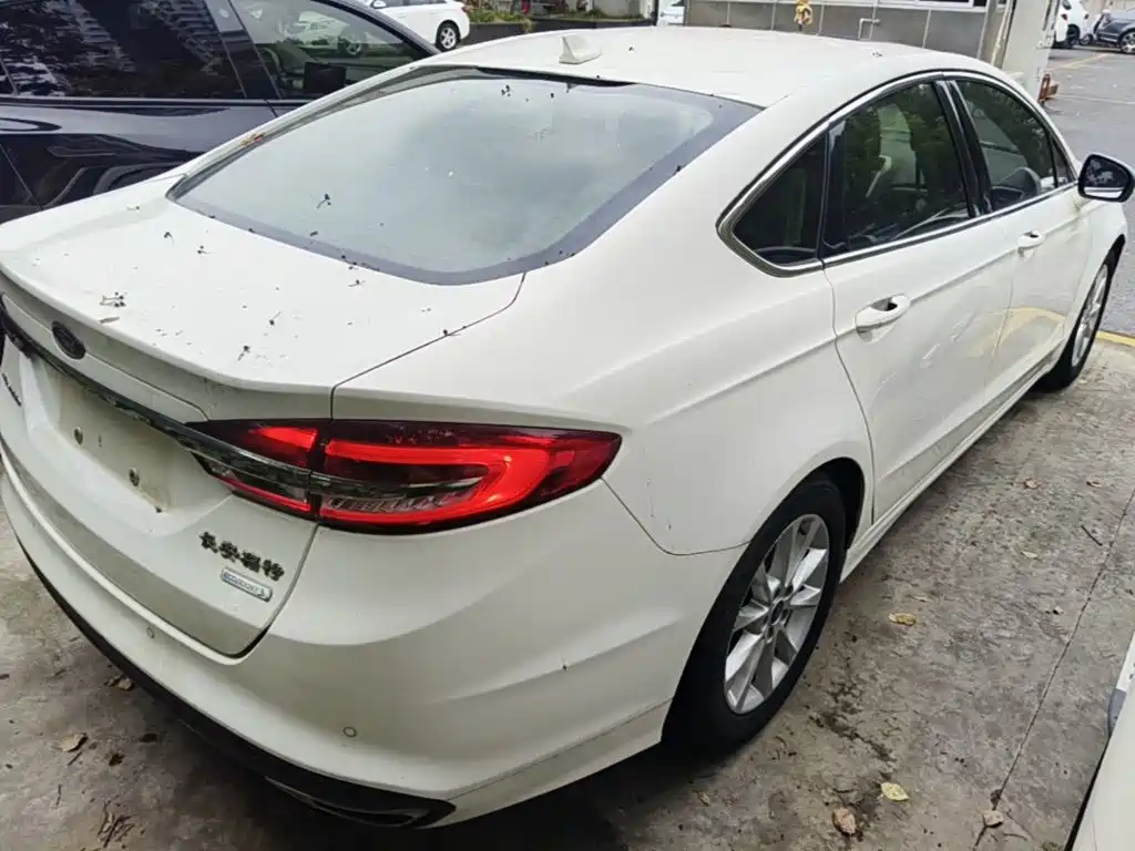 Ford Mondeo — миниатюра 7