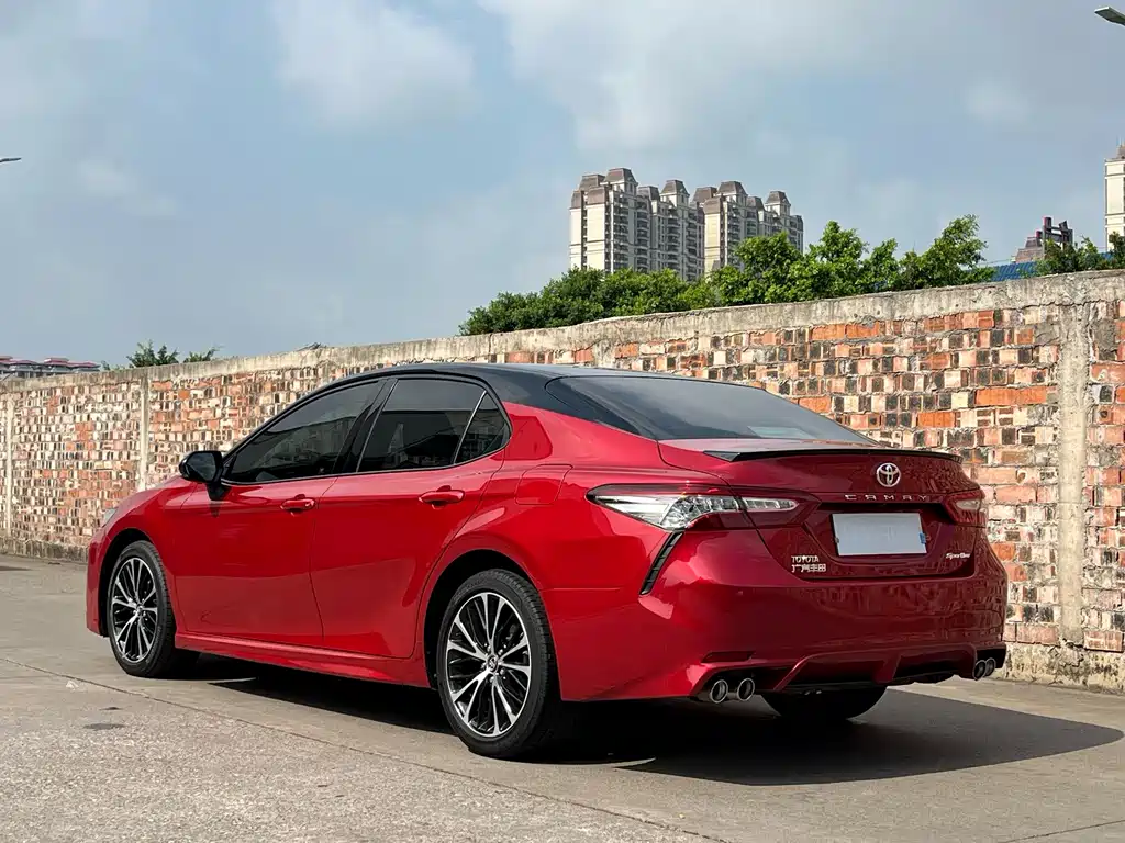 Toyota Camry — миниатюра 4