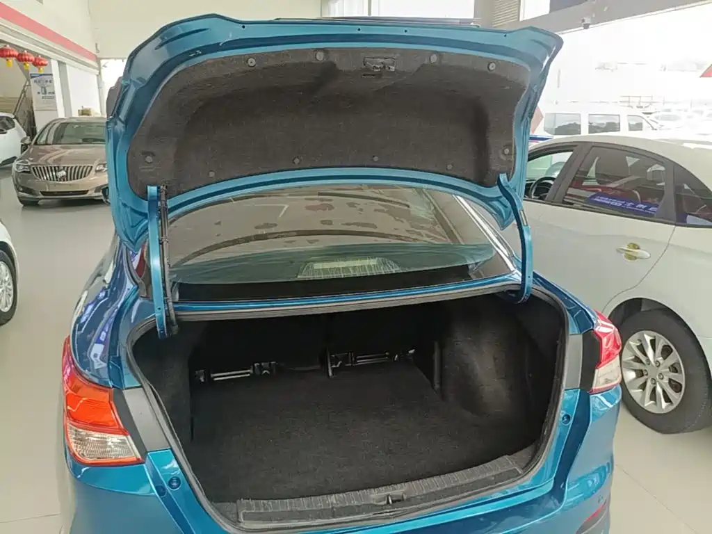 Nissan Bluebird — миниатюра 19
