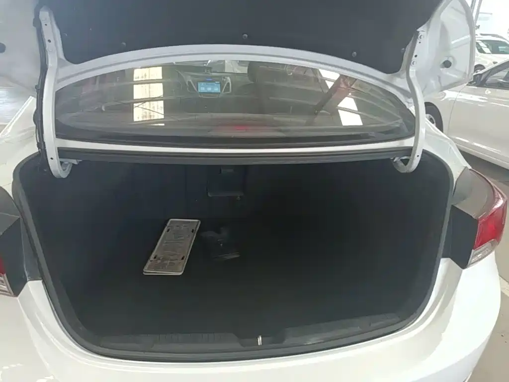 Hyundai Elantra Langdong — миниатюра 19