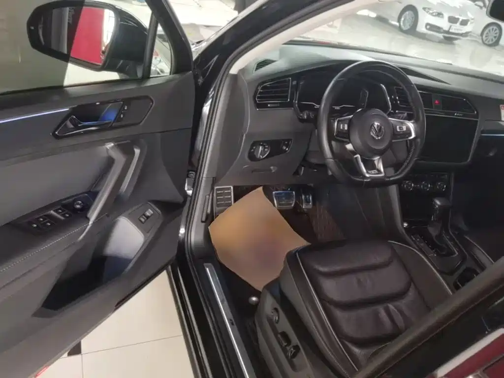 Volkswagen Tiguan L — миниатюра 16