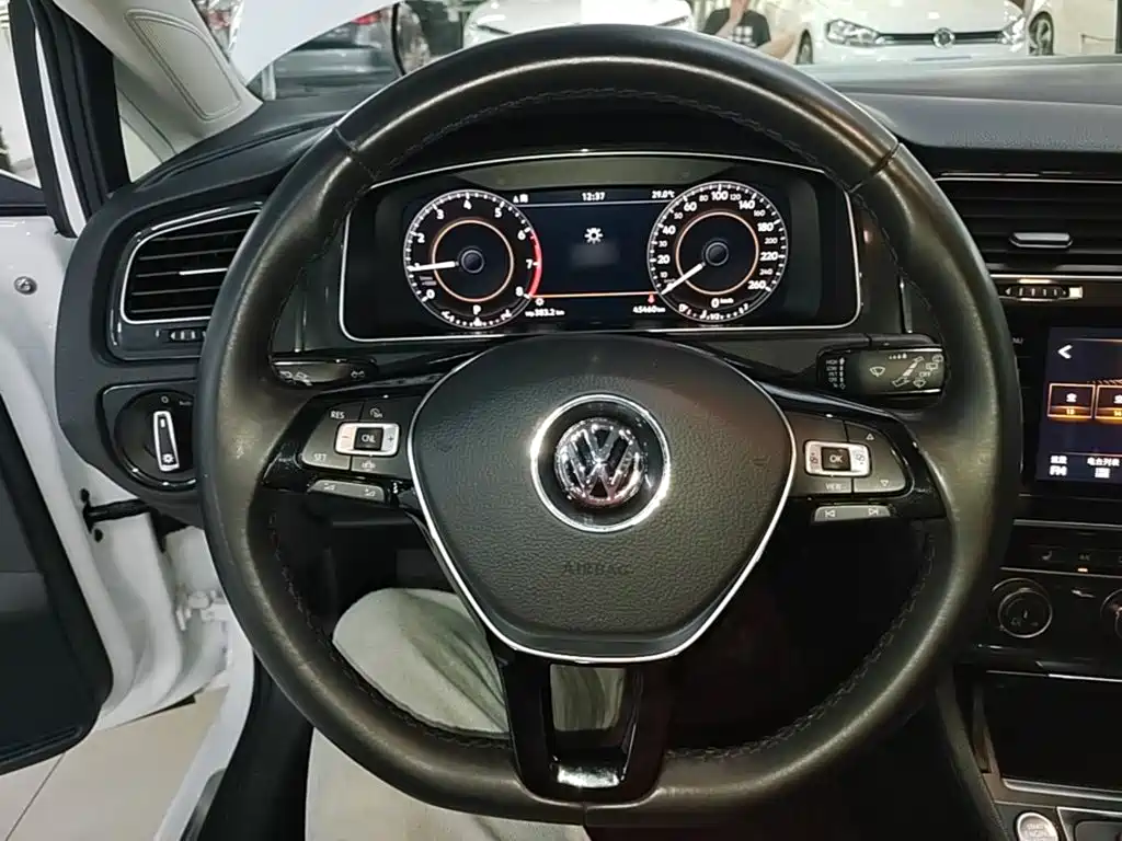Volkswagen Golf — миниатюра 11