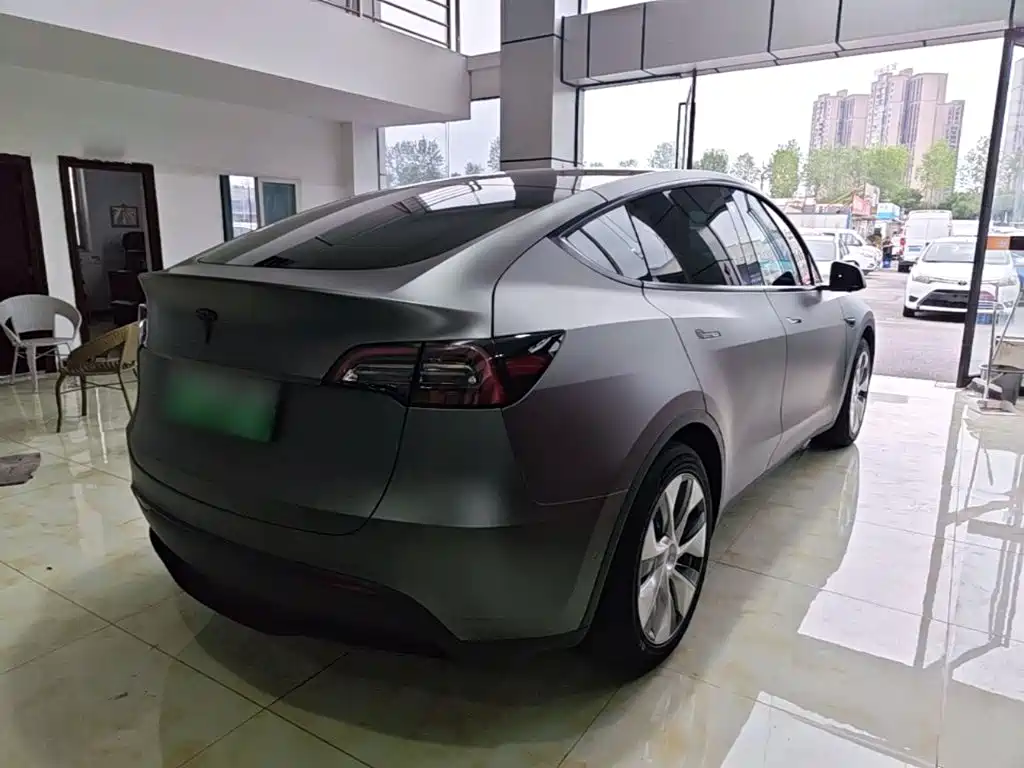Tesla Model Y — миниатюра 7