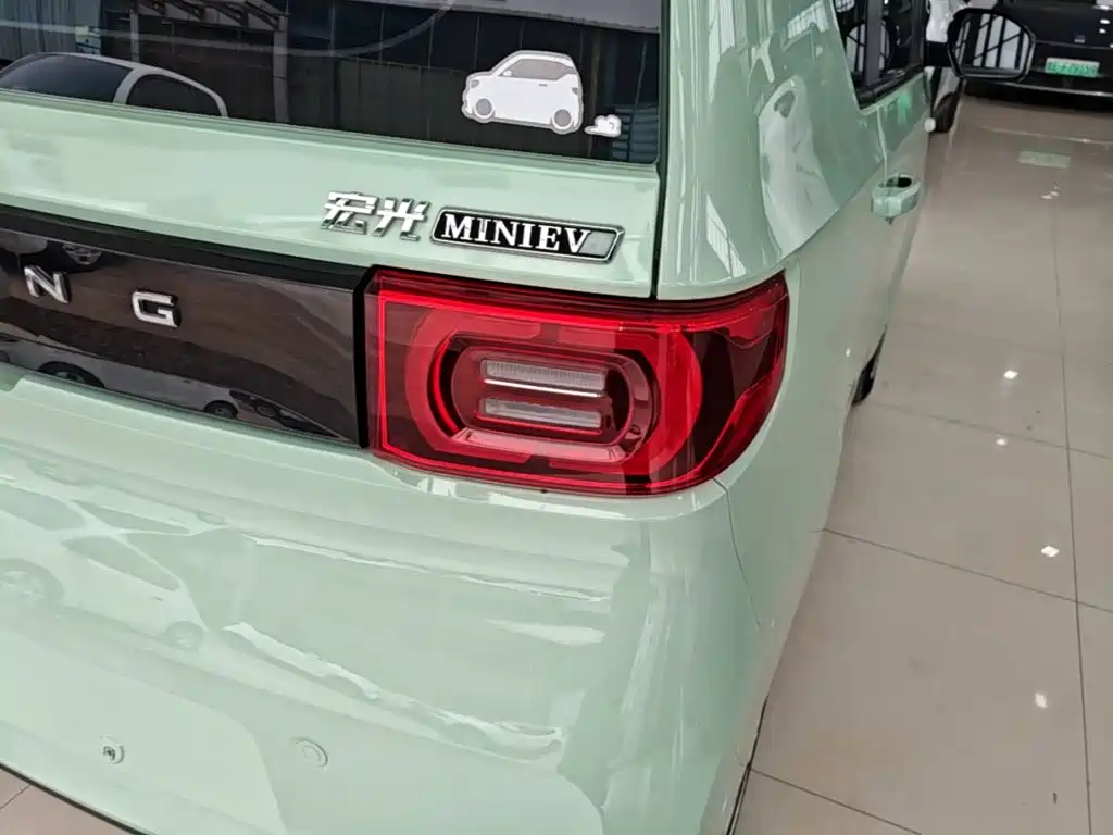 Wuling MINIEV — миниатюра 8