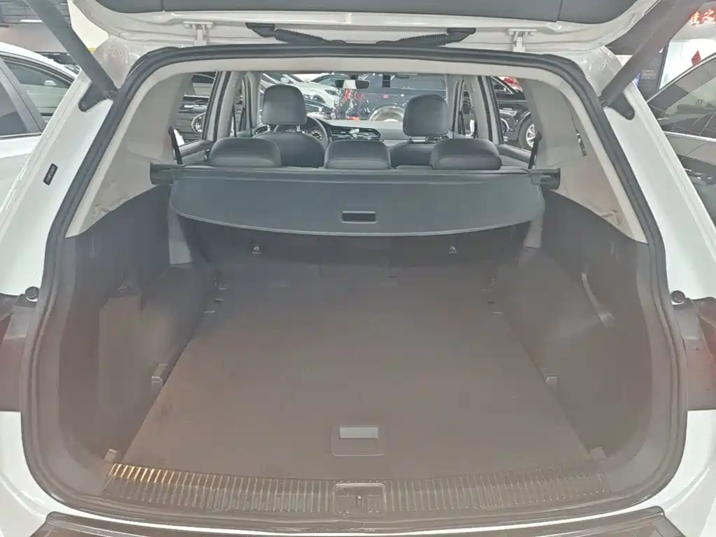Volkswagen Tiguan L — миниатюра 19