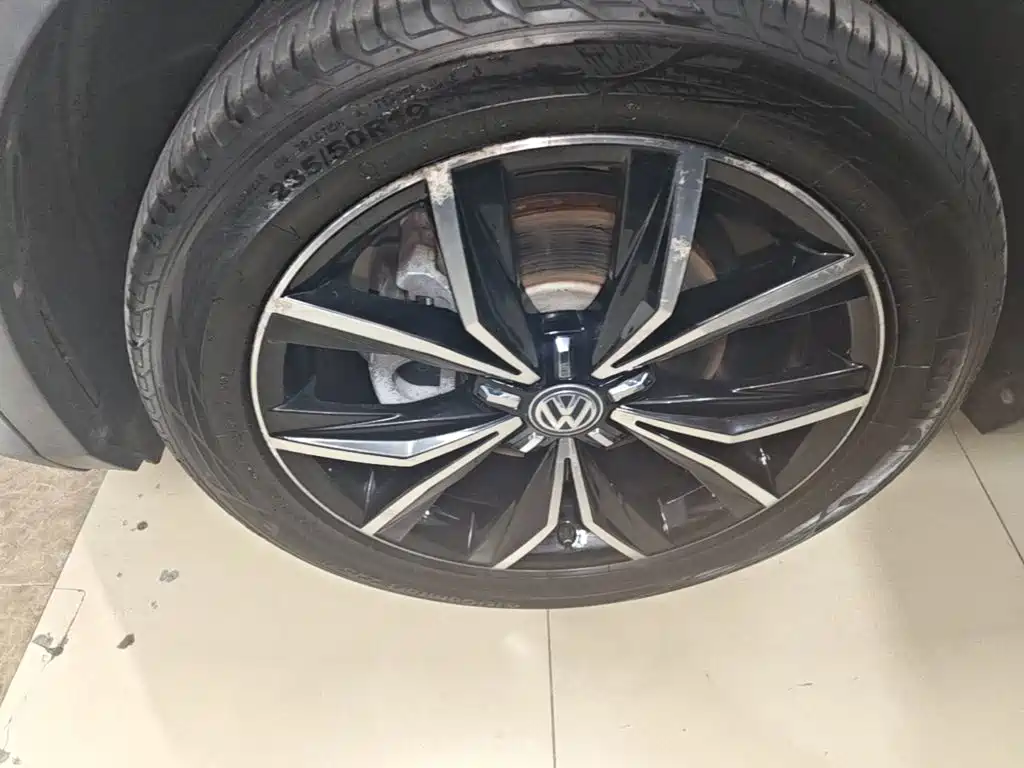 Volkswagen Tiguan L — миниатюра 23