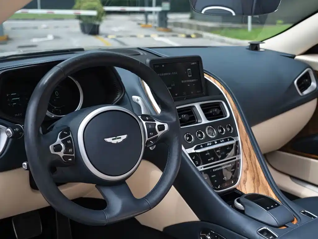 Aston Martin DB11 — миниатюра 3