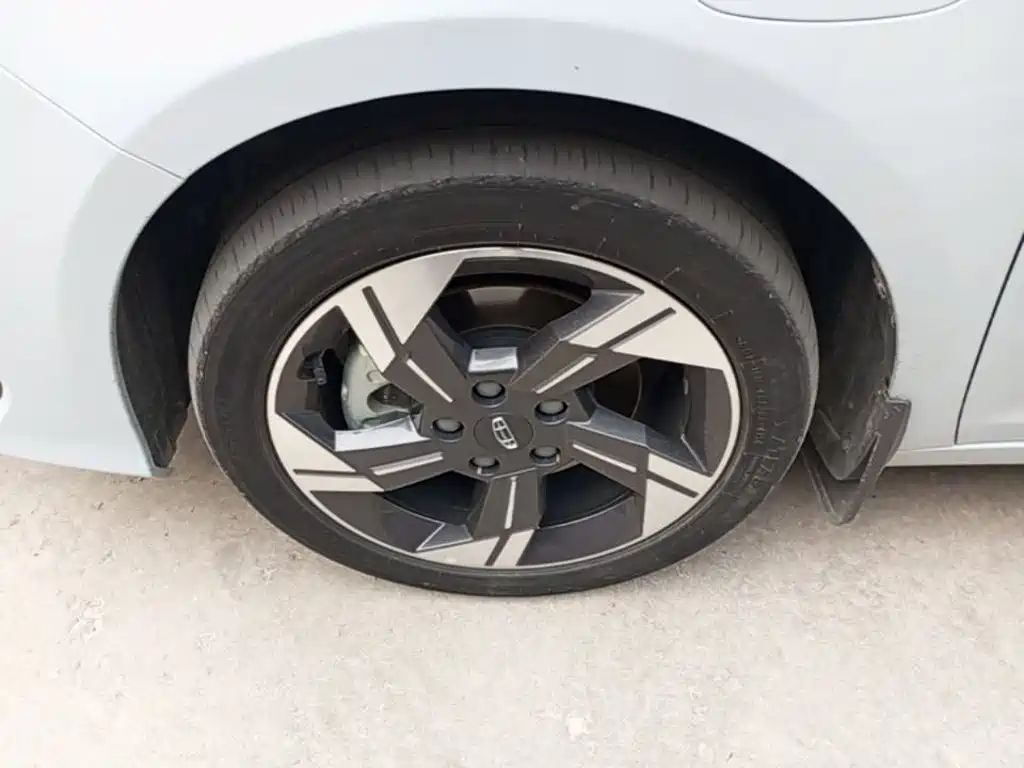 Geely L HiP — миниатюра 23
