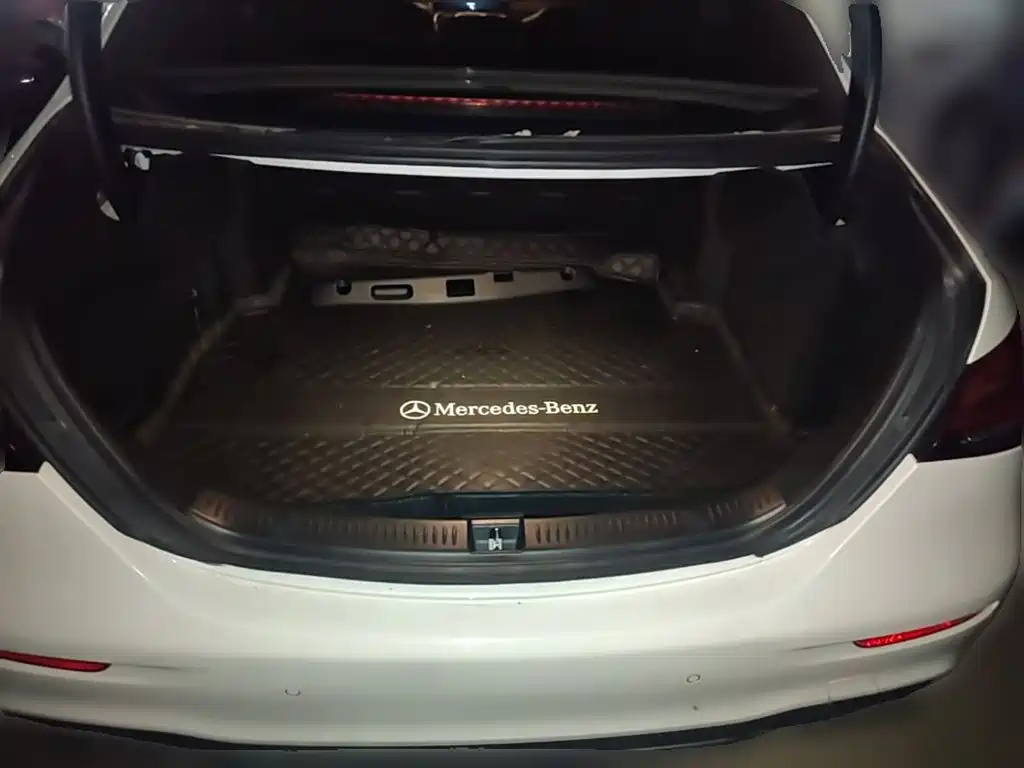 Mercedes-Benz E-Class — миниатюра 24