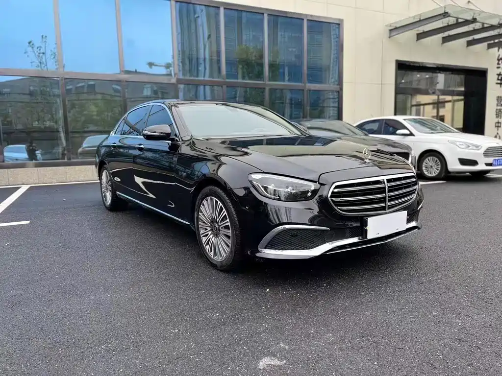 Mercedes-Benz E-Class — миниатюра 2