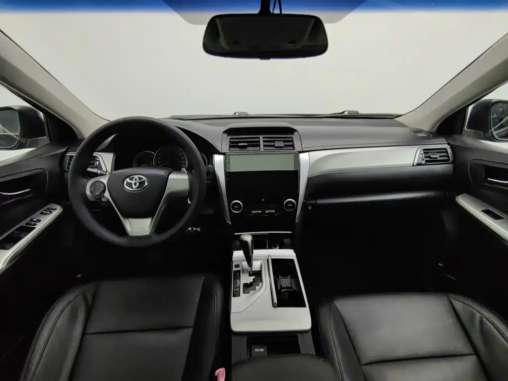 Toyota Camry — миниатюра 5