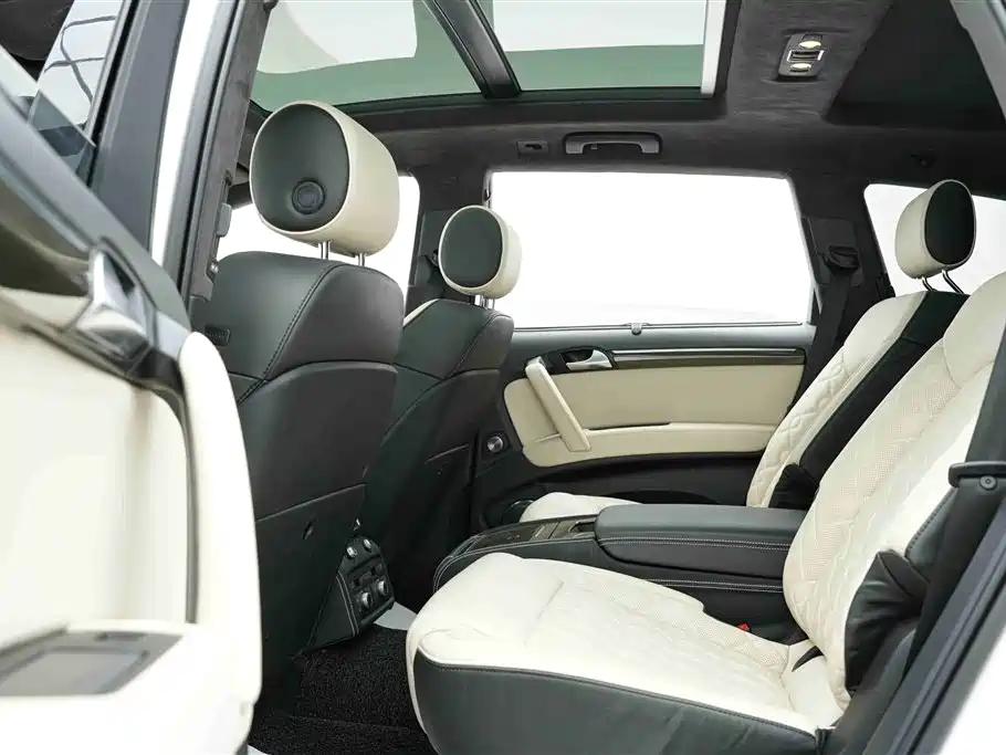 Audi Q7 2010 6.0 V12 TDI Flagship